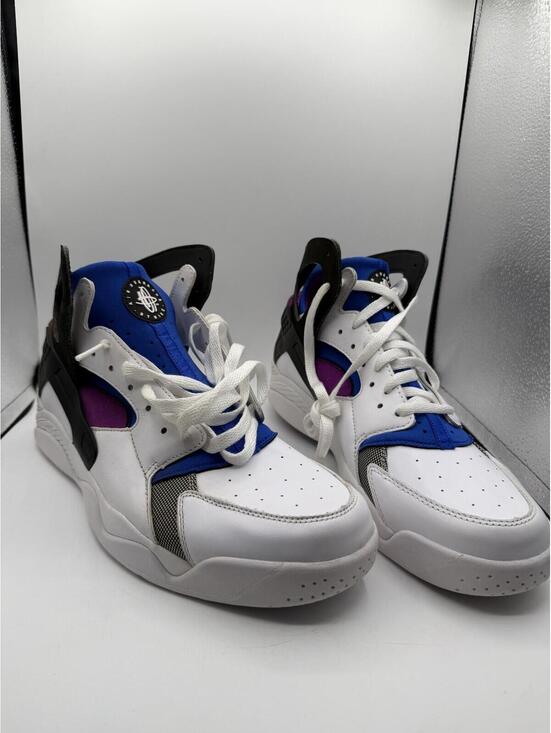 Nike Other - Nike Air Flight Huarache White Blue Mens Size 12 Damaged box